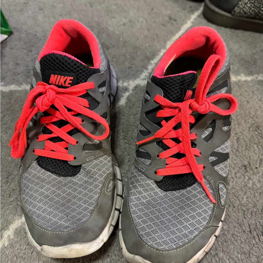 Nike Kids Sneakers in Gray and Bright Pink
